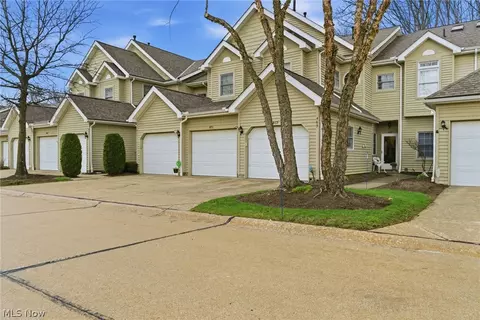 469 Eagle Trce, Mayfield Heights, OH 44124