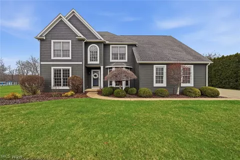 1365 Vermillion Dr, New Franklin, OH 44203