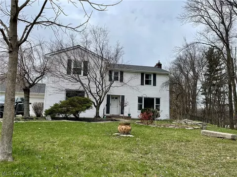 333 Parkway Dr, Berea, OH 44017