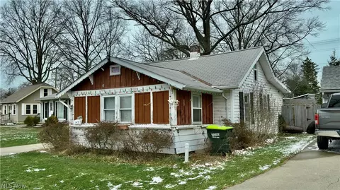 143 S Point Dr, Avon Lake, OH 44012