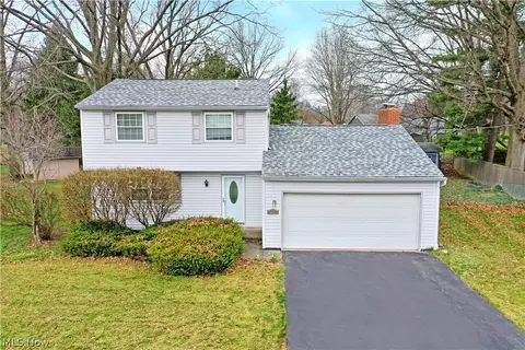 1756 Penny Ln, Youngstown, OH 44515