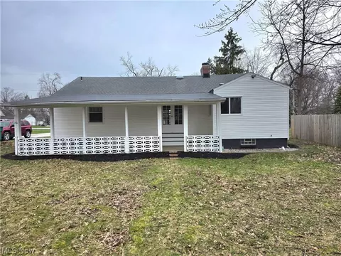 Exterior - 1324 Mapleview Dr, Seven Hills, OH 44131 photo 2 of 3