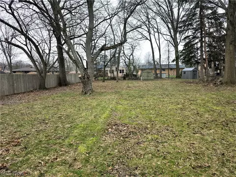 Exterior - 1324 Mapleview Dr, Seven Hills, OH 44131 photo 3 of 3