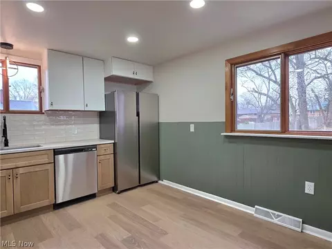 Kitchen - 1324 Mapleview Dr, Seven Hills, OH 44131 photo 1 of 2