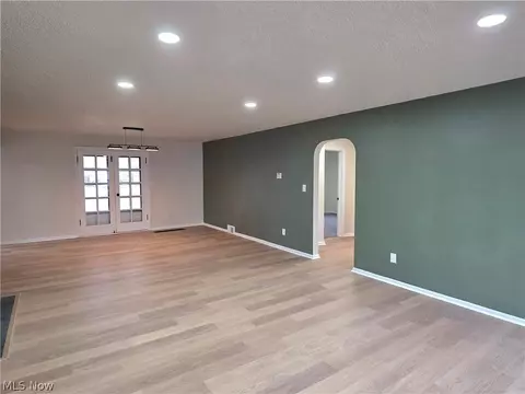 Living - 1324 Mapleview Dr, Seven Hills, OH 44131 photo 3 of 4