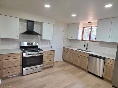 Kitchen - 1324 Mapleview Dr, Seven Hills, OH 44131 photo 2 of 2