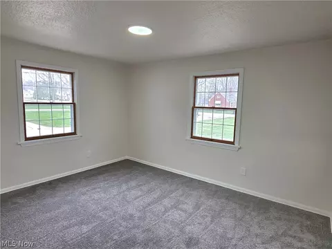 Bedroom - 1324 Mapleview Dr, Seven Hills, OH 44131 photo 2 of 3