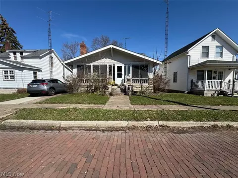 429 E 7th St, Port Clinton, OH 43452