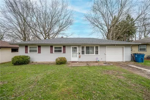 151 N Yorkshire Blvd, Austintown, OH 44515