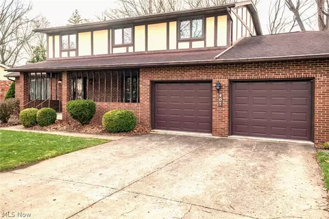 407 Eastbury Ave NE, North Canton, OH 44720