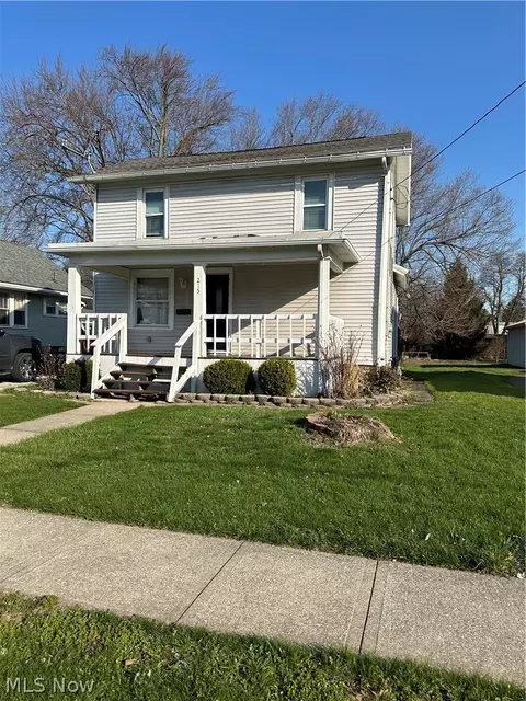 215 Woodlawn Ave, Geneva, OH 44041
