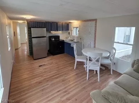 9151 Mentor Ave, Mentor, OH 44060 photo 3