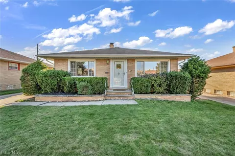 4208 Spring Crest Dr, Brooklyn, OH 44144