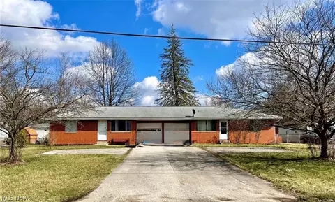 8974-8978 Wilverne Dr, Windham, OH 44288