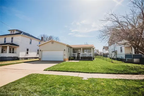808 28th St, Vienna, WV 26105