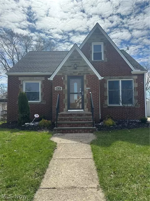19314 Muskoka Ave, Cleveland, OH 44119