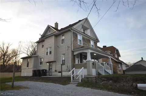 1064 Lane St, Akron, OH 44307