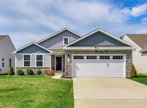 346 Lakewick Ln, Willowick, OH 44095