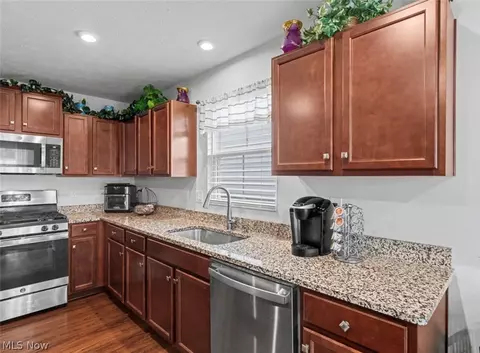 346 Lakewick Ln, Willowick, OH 44095 photo 10