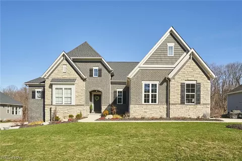 2793 Galway Dr, Brunswick Hills, OH 44212