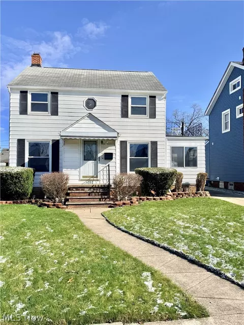 6702 Ackley Rd, Parma, OH 44129