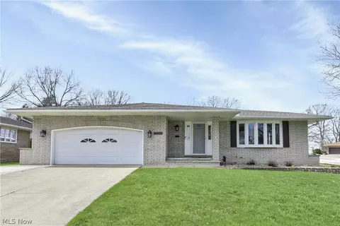 7350 Ames Rd, Parma, OH 44129