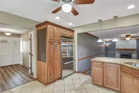 Entry Way - 7350 Ames Rd, Parma, OH 44129 photo 2 of 2
