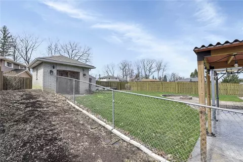 Exterior - 7350 Ames Rd, Parma, OH 44129 photo 9 of 11