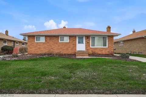 4882 Southwood Dr, Brooklyn, OH 44144