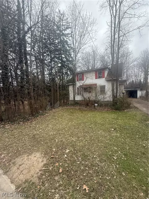 568 Columbus St, Bedford, OH 44146