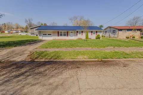 143 Riverview Dr, Marietta, OH 45750
