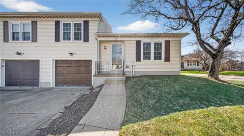 5236 Creekside Blvd, Brunswick Hills, OH 44212