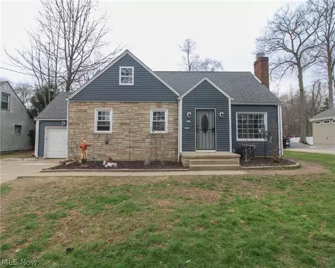 3628 Hopkins Rd, Youngstown, OH 44511