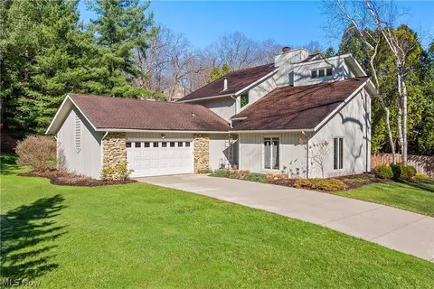 960 Poulsen Dr, Akron, OH 44313