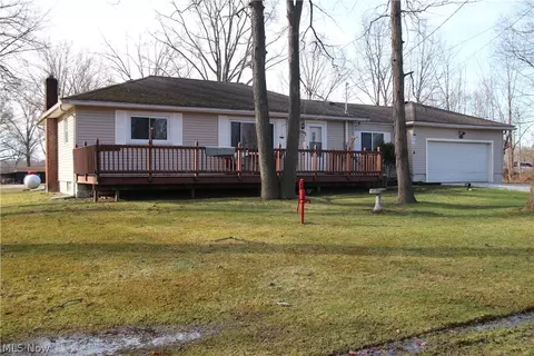 10024 Cummins Ln, Deerfield, OH 44411