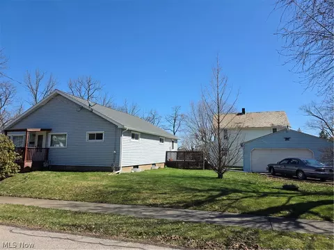 Exterior - 650 Sharp Ave, Salem, OH 44460 photo 3 of 7