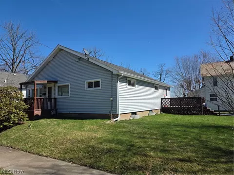 Exterior - 650 Sharp Ave, Salem, OH 44460 photo 2 of 7