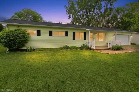 2042 Byron Dr, Brunswick, OH 44212