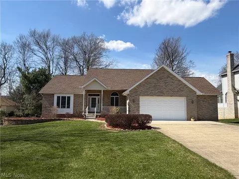 866 Lawrence Dr, Wadsworth, OH 44281