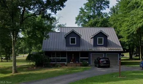 42953 Woodvale Ln, Columbiana, OH 44408