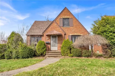 6494 S Canterbury Rd, Parma, OH 44129
