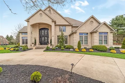 1311 Chantilly Cir NE, Canton, OH 44721