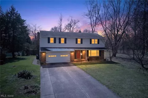 1044 Linden Ln, Lyndhurst, OH 44124