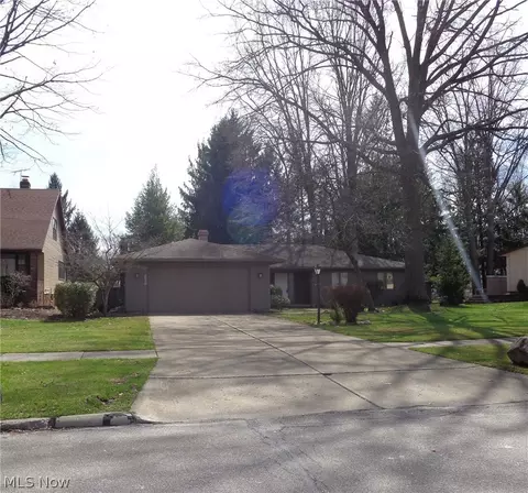 6920 Dogwood Cir, Middleburg Heights, OH 44130