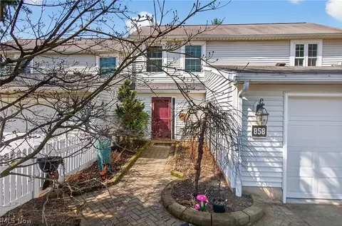 858 Sutton Pl, Akron, OH 44313