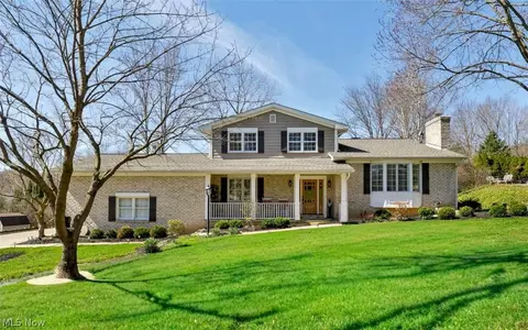 4144 Fairway Dr, Canfield, OH 44406