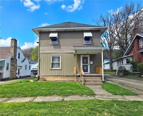 1720 Chestnut St, Coshocton, OH 43812