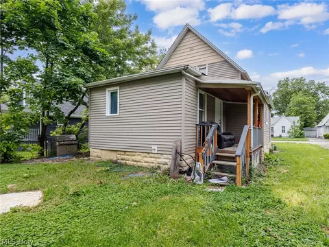 Exterior - 124 E 32nd St, Lorain, OH 44055 photo 3 of 6