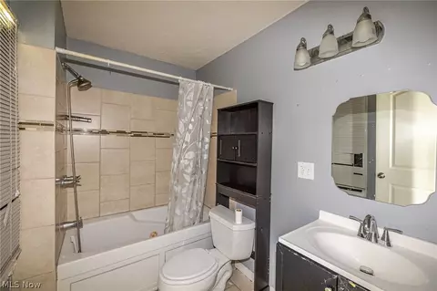Bath - 124 E 32nd St, Lorain, OH 44055 photo 1 of 1