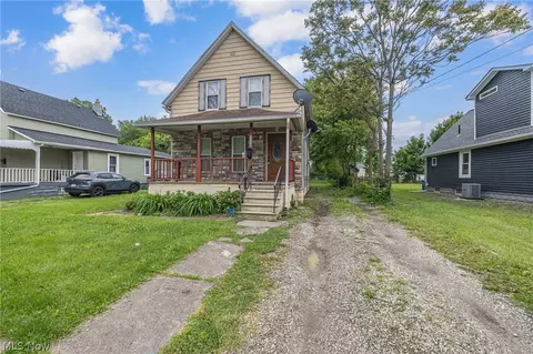 Exterior - 124 E 32nd St, Lorain, OH 44055 photo 1 of 6